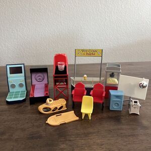 Lil Bratz Sno Fun Winterland Ski Lodge Furniture Accessories Movie Arcade Games